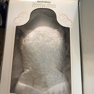 David’s Bridal Michaelangelo Wedding Gown